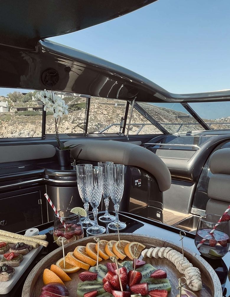 007 yacht charter 4