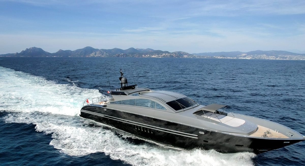 A4 yacht charter 1