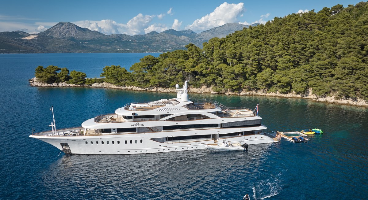 Yacht charter AETERNA YACHT CHARTER