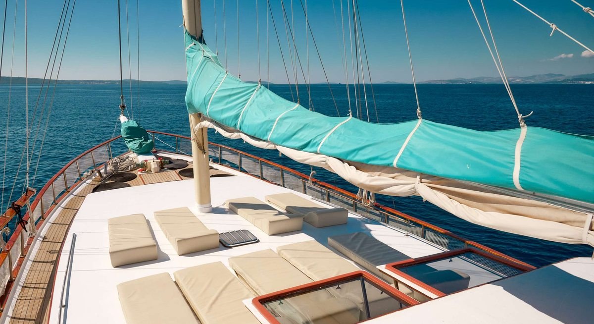 AGORA yacht charter 2