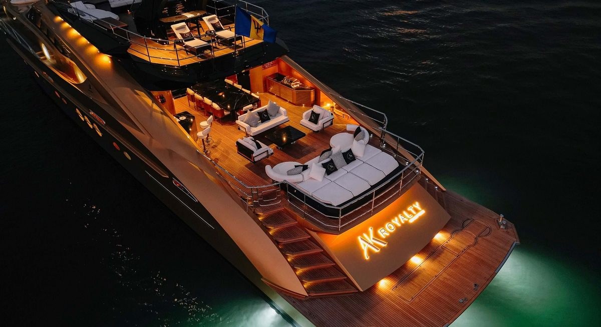 AK ROYALTY yacht charter 5