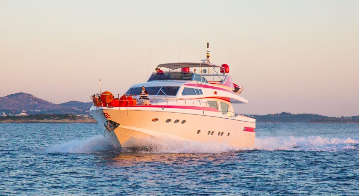ALBATOR yacht charter 3