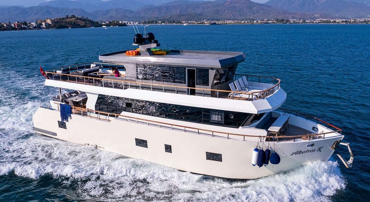 Yacht charter ALBATROS EXPLORER YACHT CHARTER