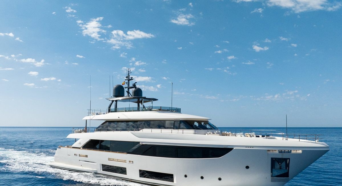 ALBERRY yacht charter 1
