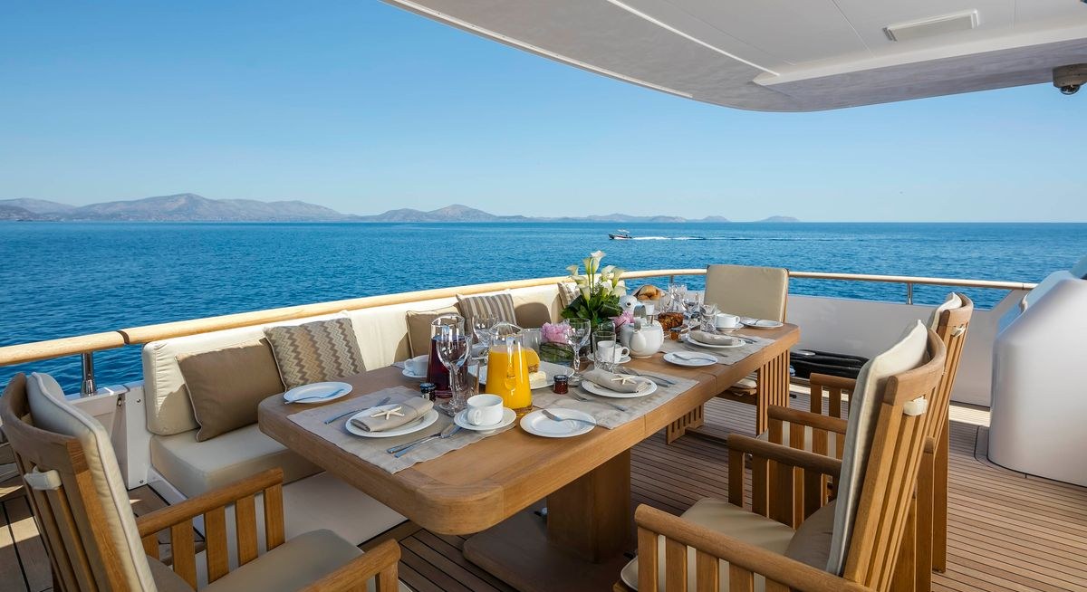 ALEXIA yacht charter 4