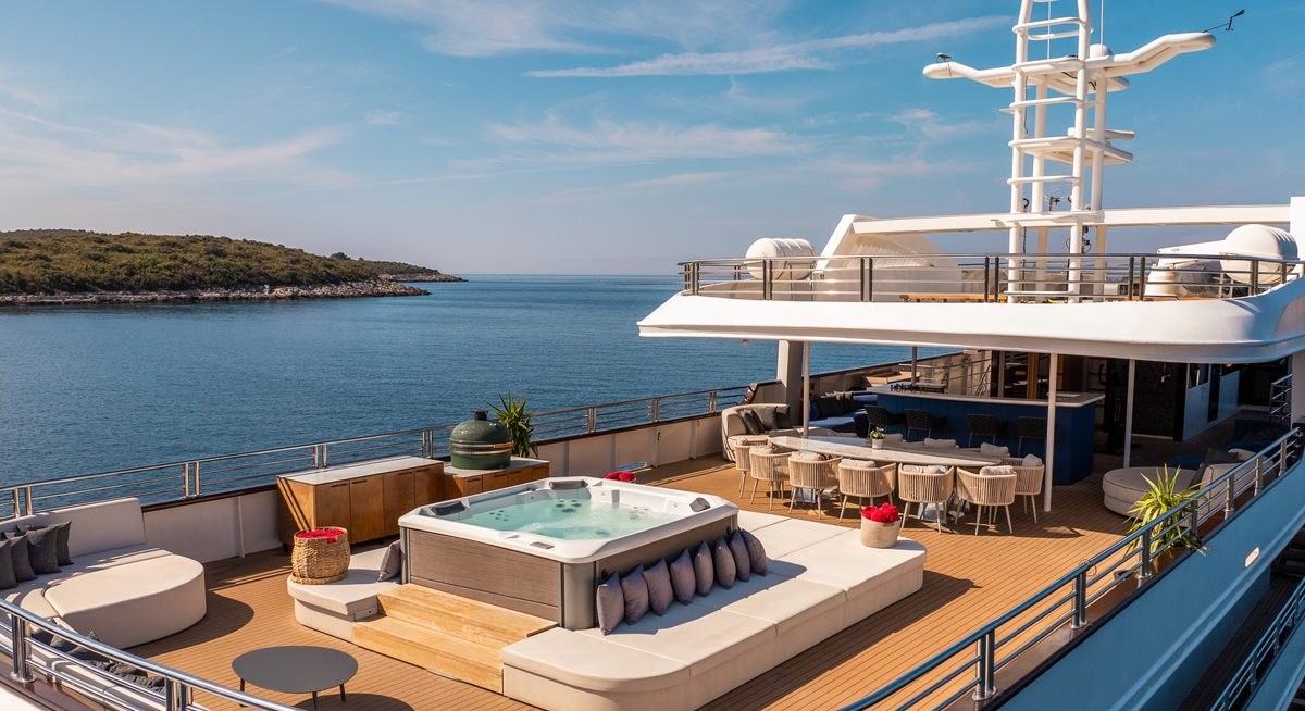ALFA MARIO yacht charter 2