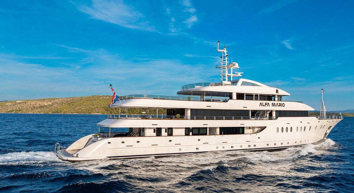 ALFA MARIO yacht charter 5