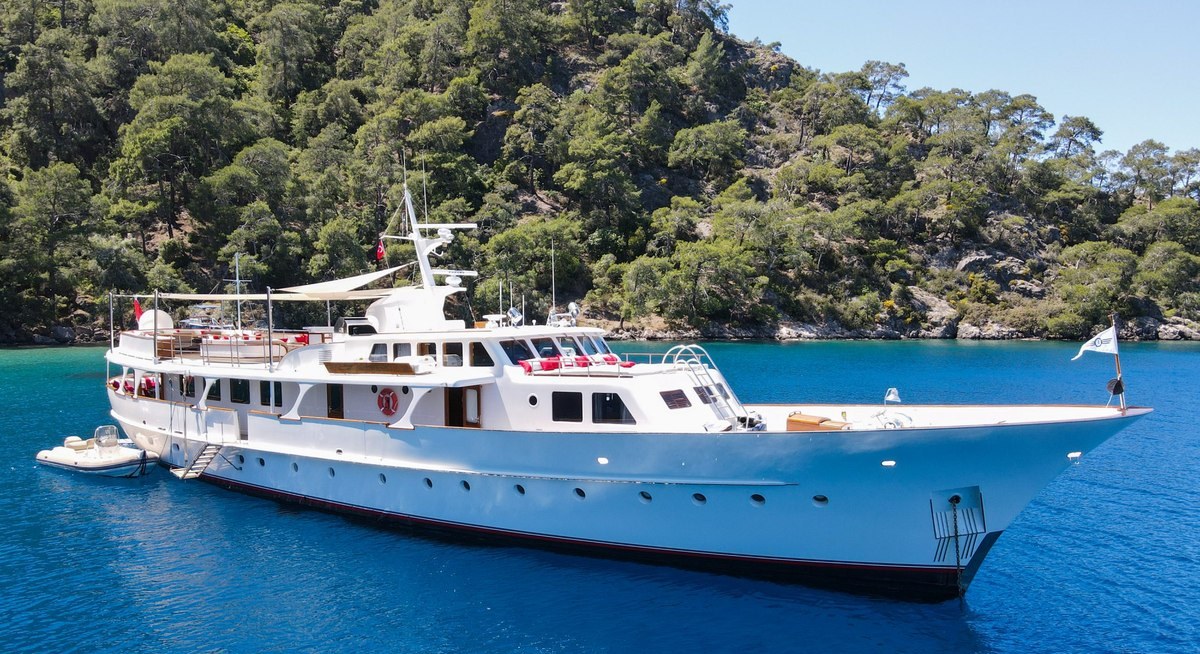 ALHAMBRA YACHT CHARTER yacht charter