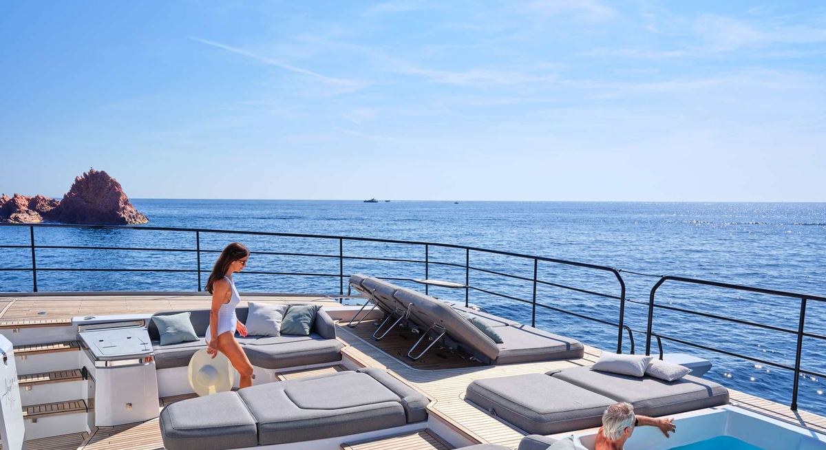 ALINA yacht charter 2
