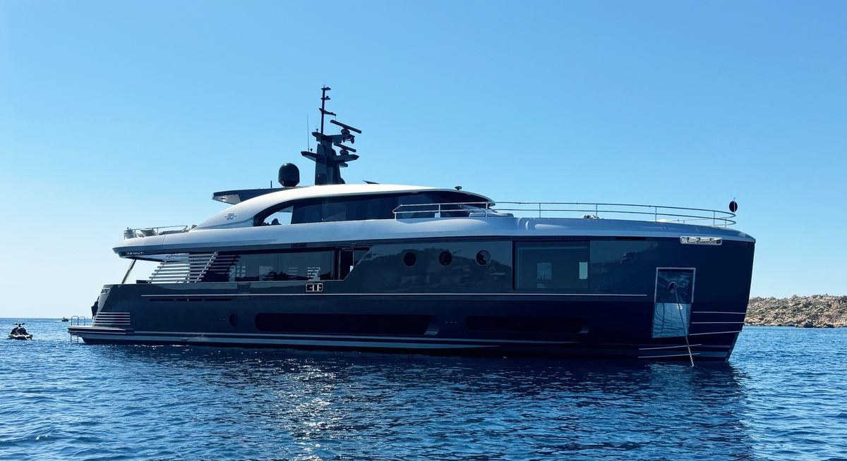 ALMA III yacht charter 1