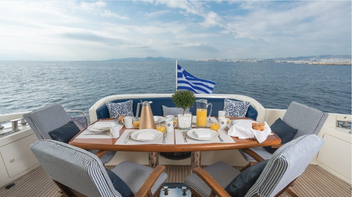 ALMAZ yacht charter 4