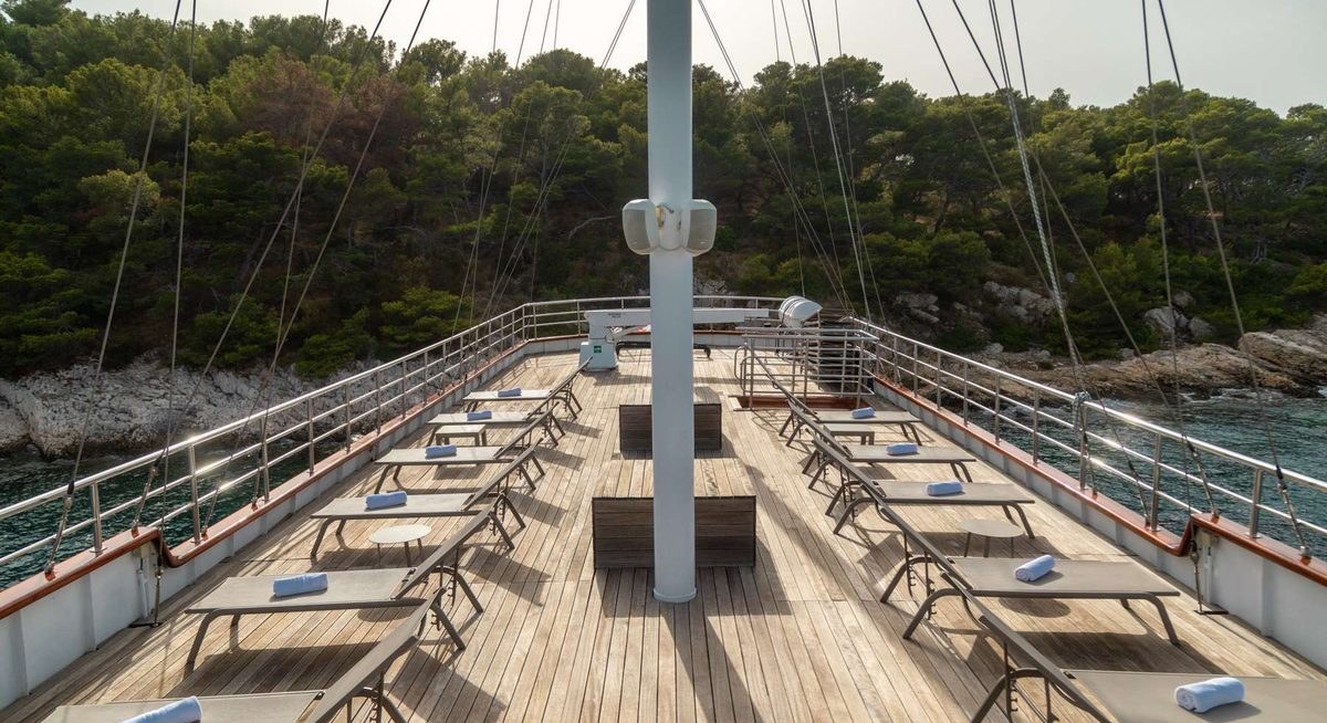 ALMISSA yacht charter 3