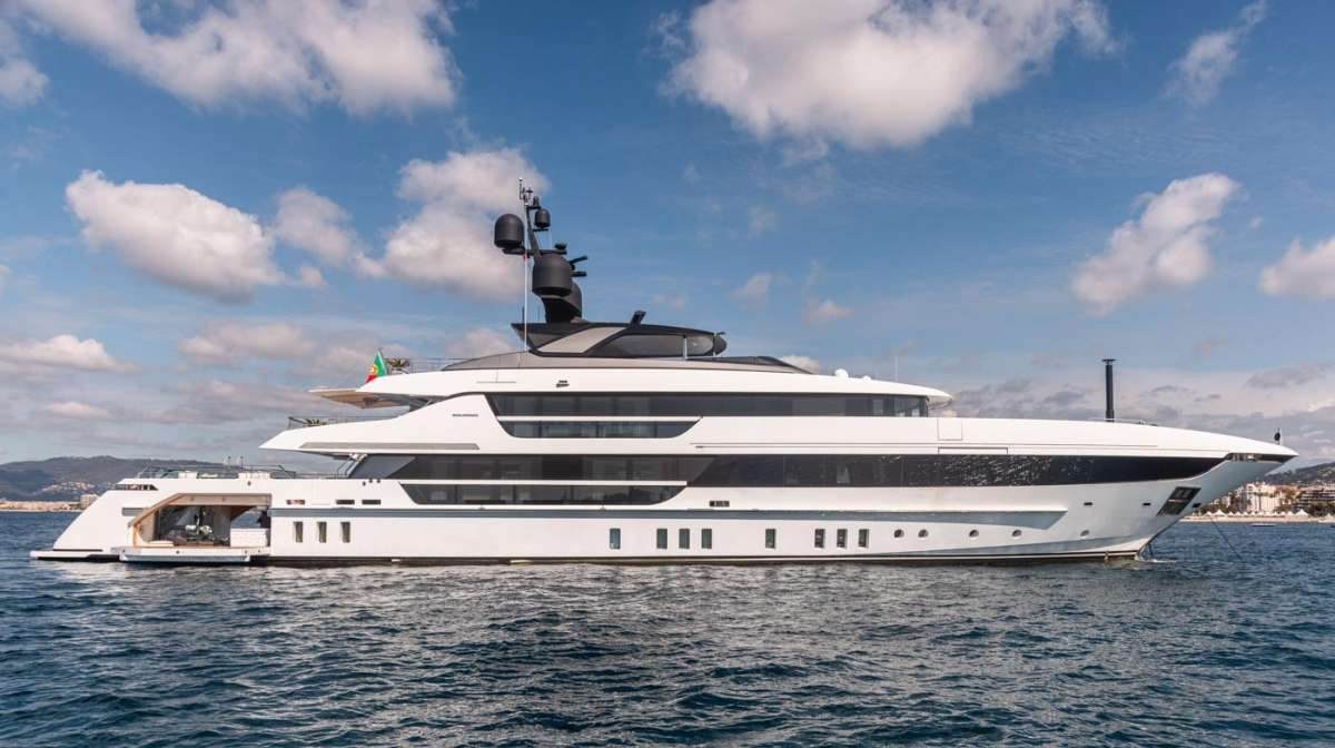 ALULIM yacht charter 1
