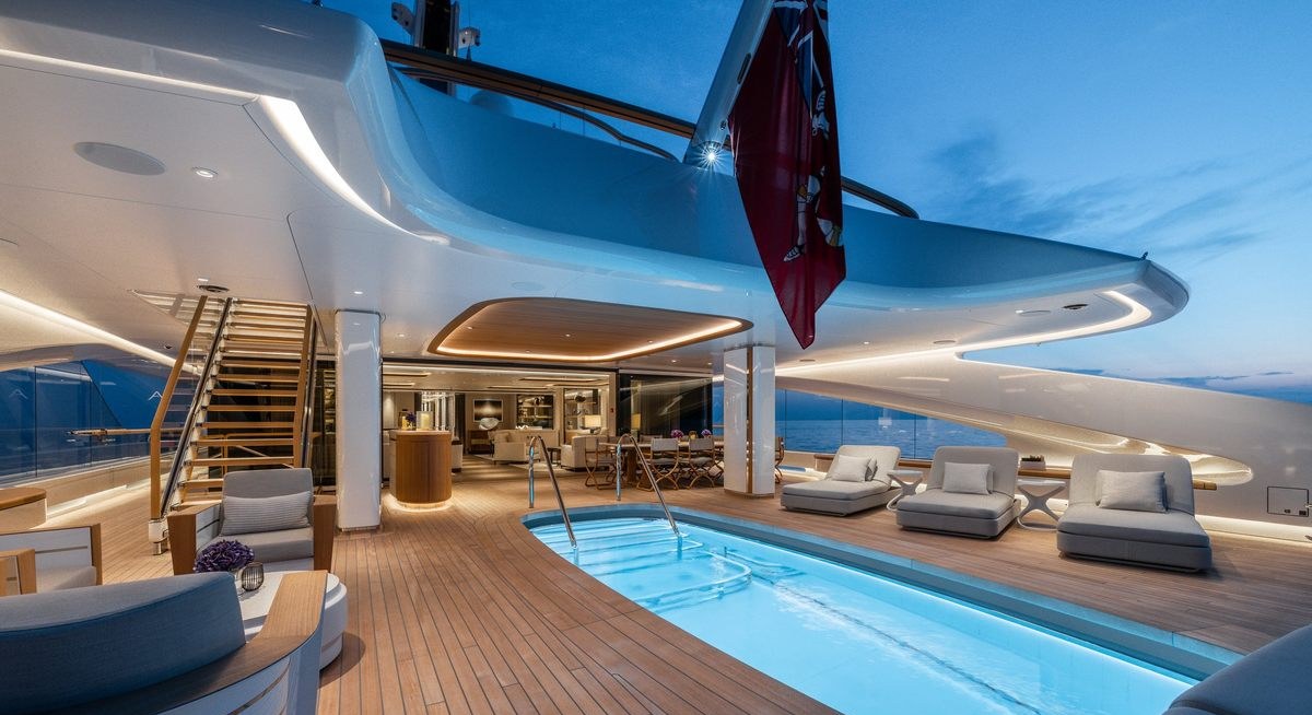ALVIA yacht charter 4