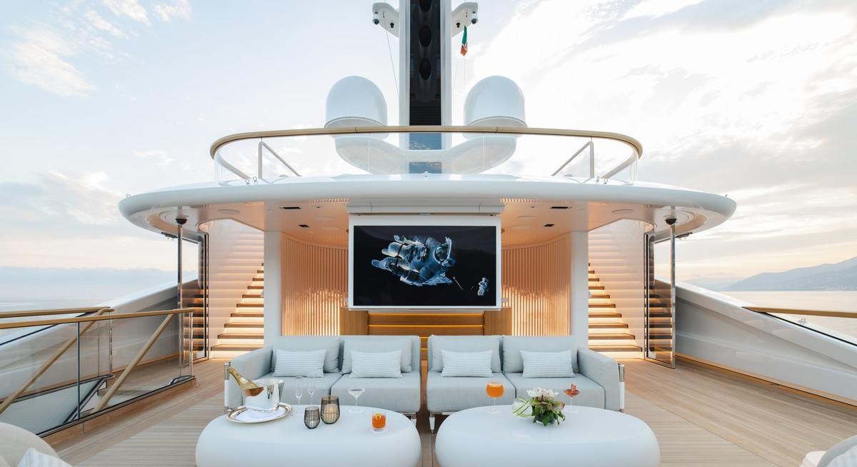 ALVIA yacht charter 3