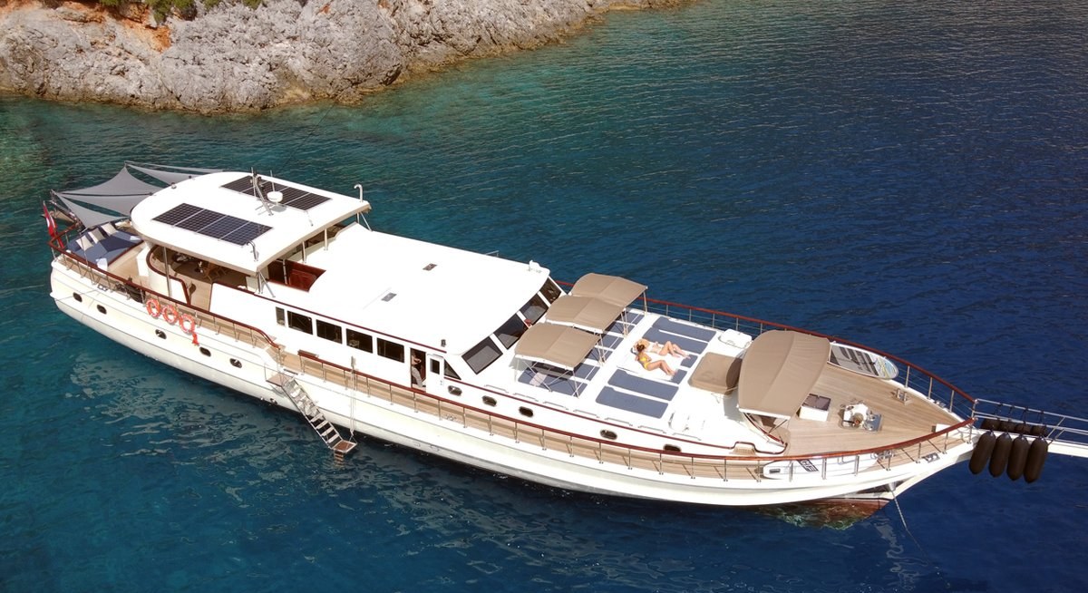 ALWAYS SMILE yacht charter 1
