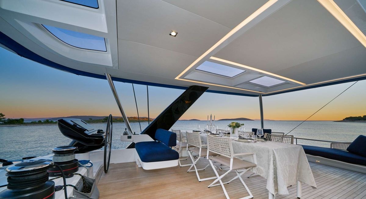 AMADA MIA yacht charter 3