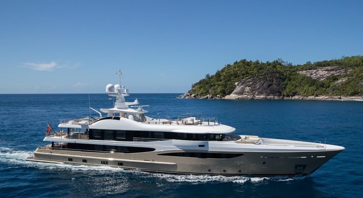 Yacht charter AMIGOS YACHT CHARTER