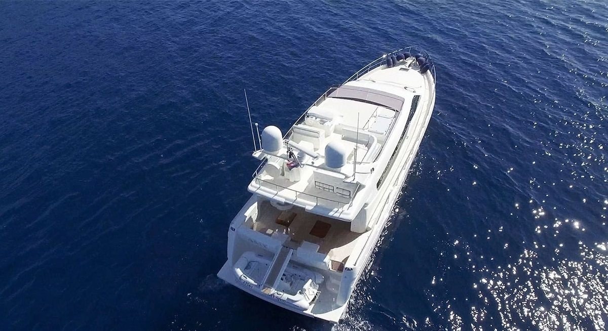 AMY yacht charter 4