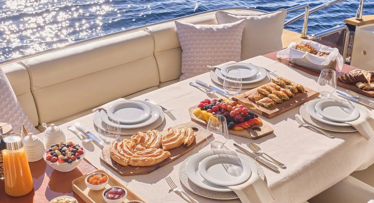 ANLIA yacht charter 4