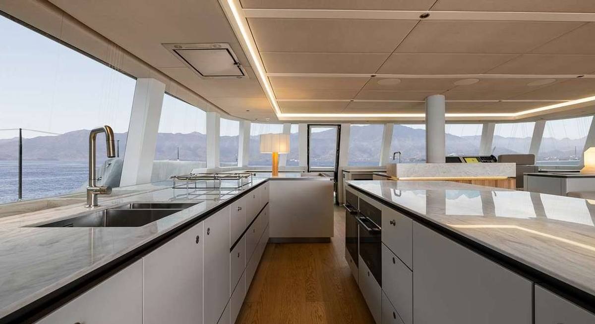 APOLLO 99 yacht charter 4