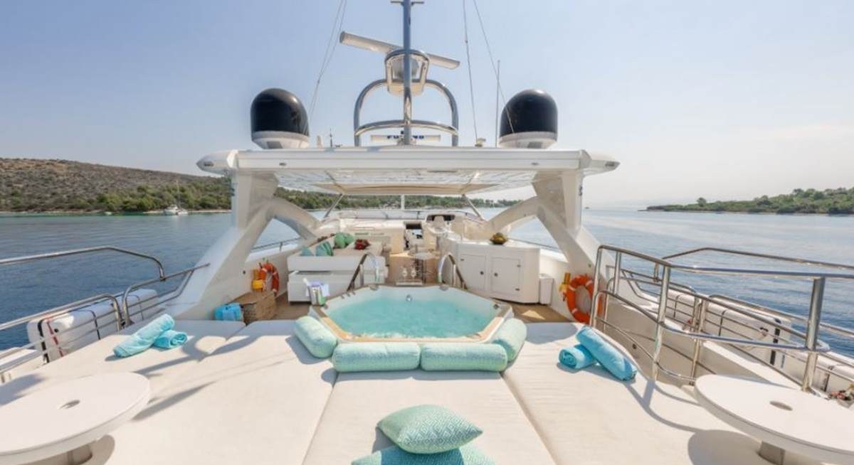 ARAGO yacht charter 3