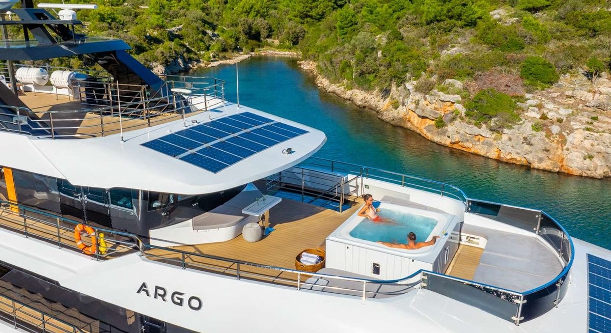 ARGO yacht charter 3