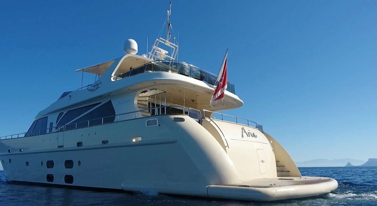 ARIA yacht charter 3