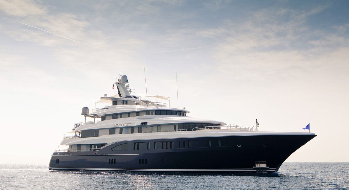 ARIENCE yacht charter 1