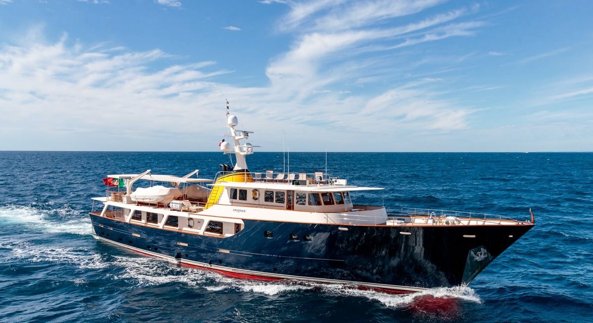ARIONAS yacht charter 1