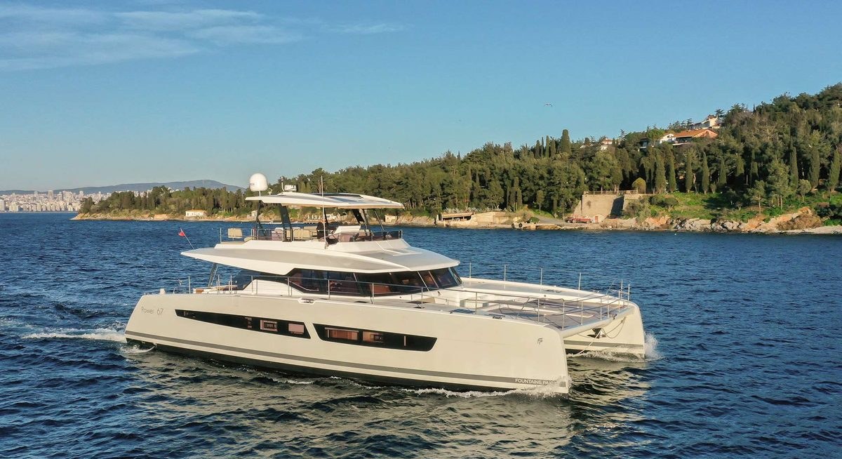 ARIVA yacht charter 1