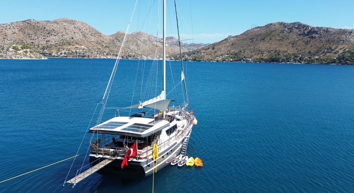 ARNI yacht charter 4