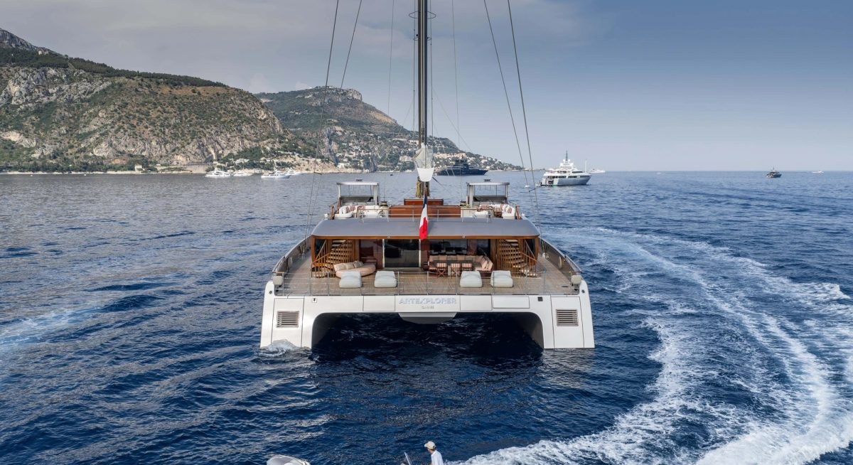 ARTEXPLORER yacht charter 5