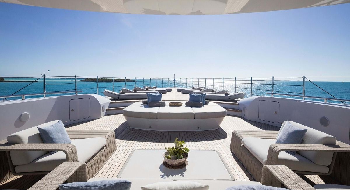 ARTISAN yacht charter 3