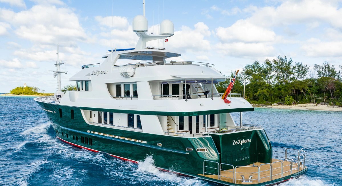 ARYA yacht charter 5