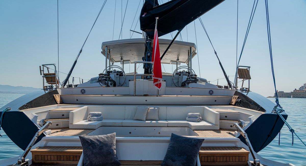 ASHLEYROSE 110 yacht charter 3