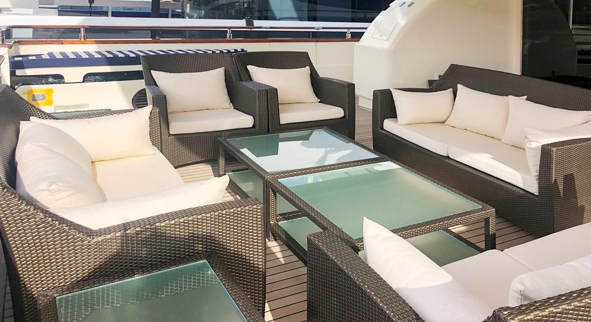 B4 yacht charter 1