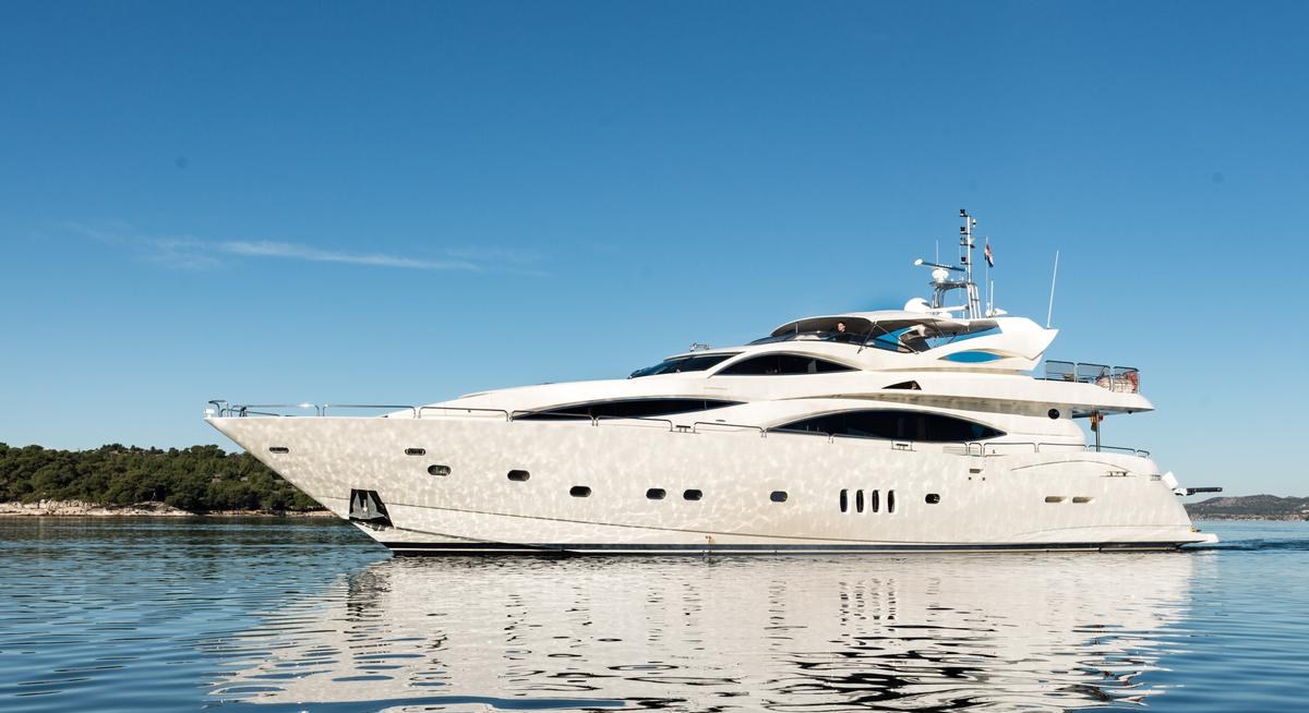 BABY I yacht charter 1