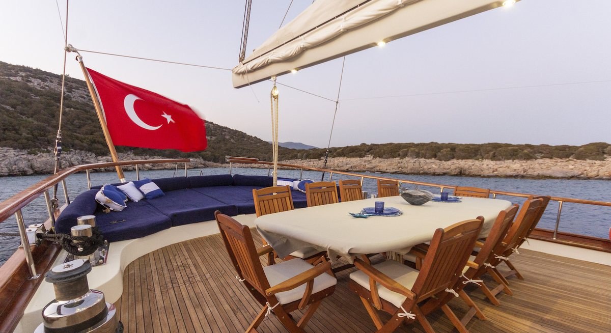 BABYLON yacht charter 4