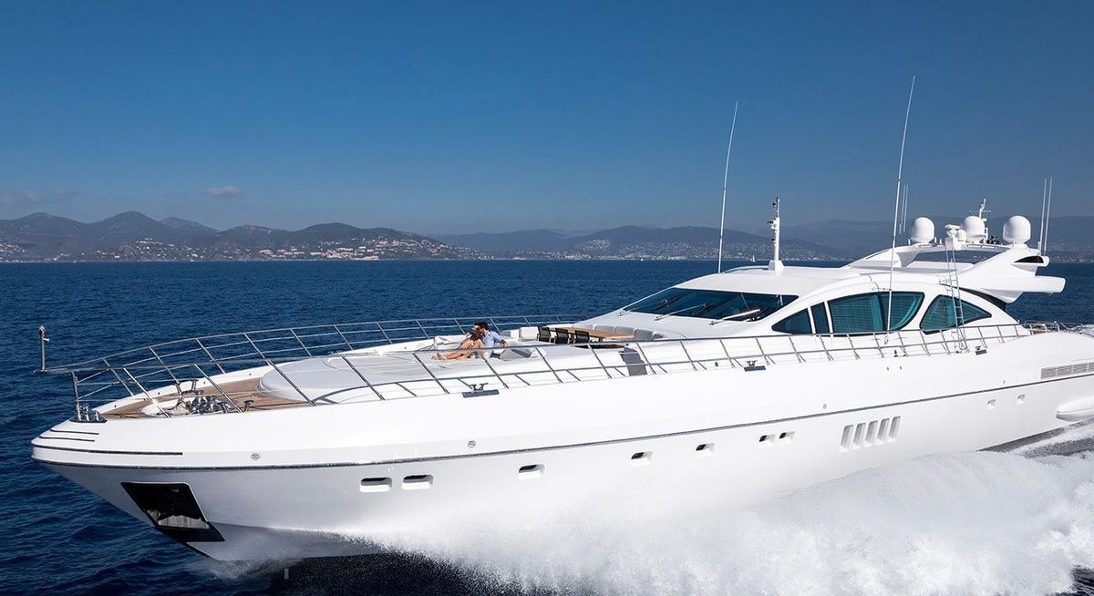 Yacht charter BEACHOUSE YACHT CHARTER