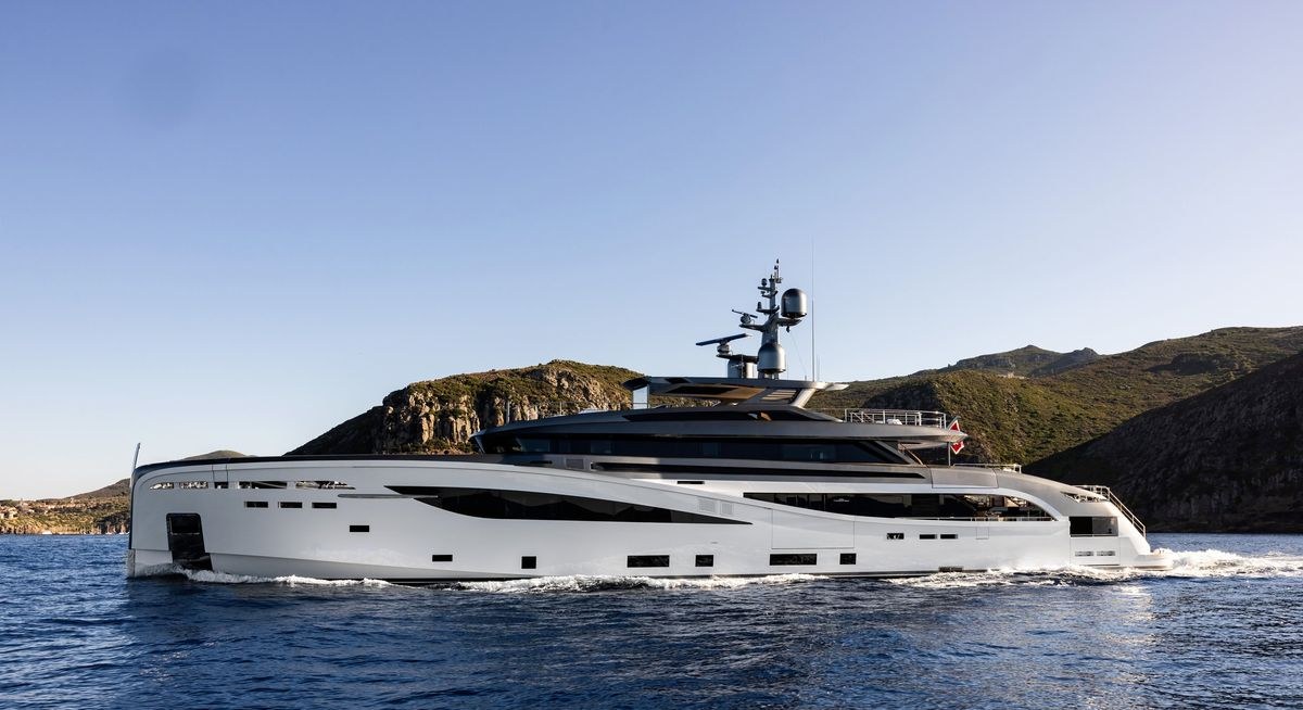 BEL1 yacht charter 1