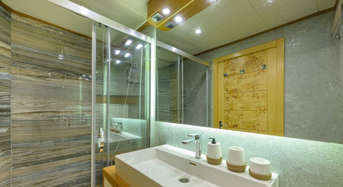 BELGIN SULTAN yacht charter 3