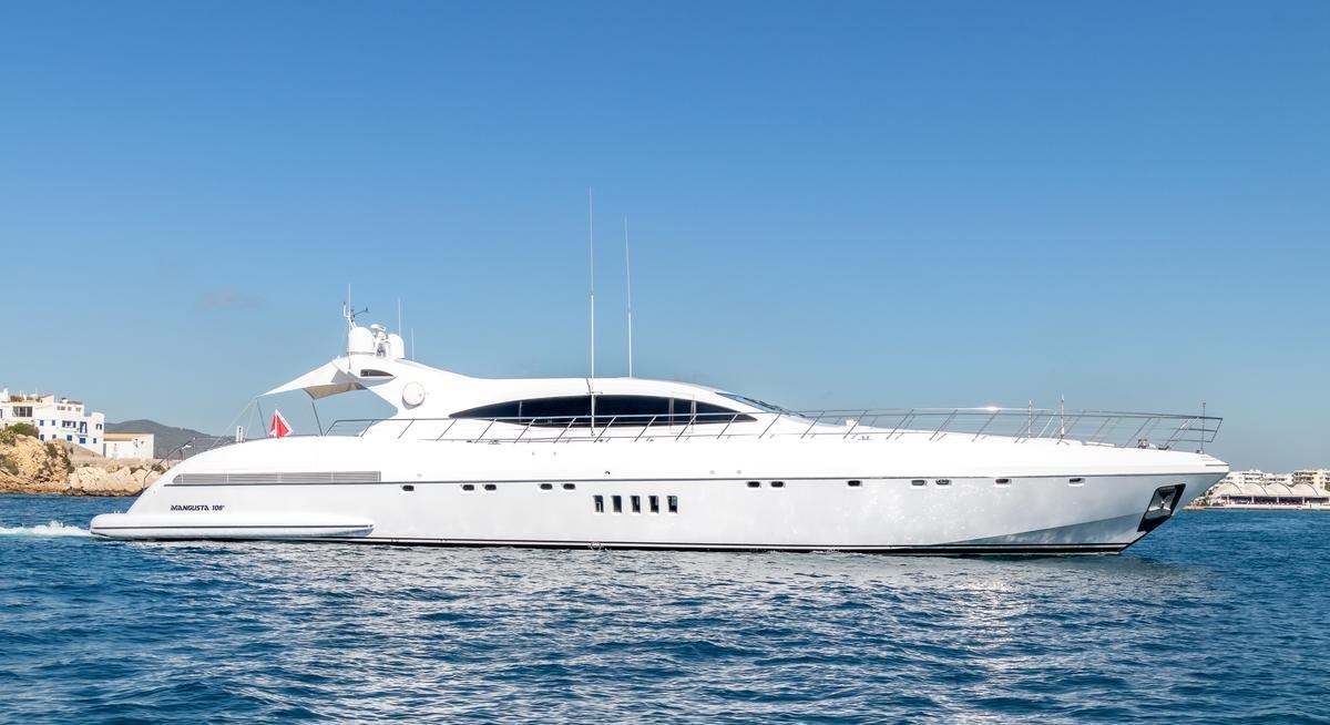 BELISA yacht charter 1