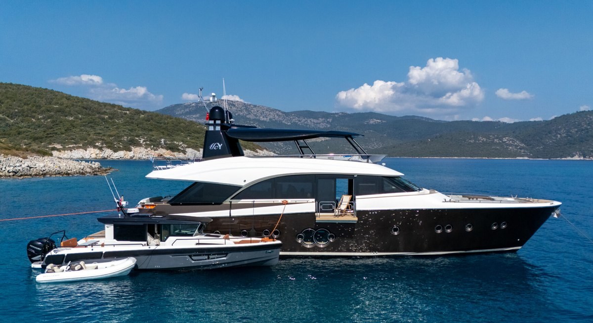 BELLA LUNA YACHT CHARTER yacht charter