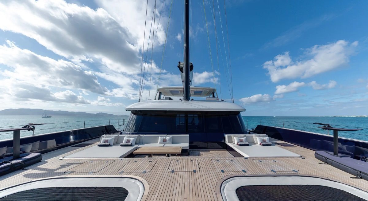 BELLDIA yacht charter 2