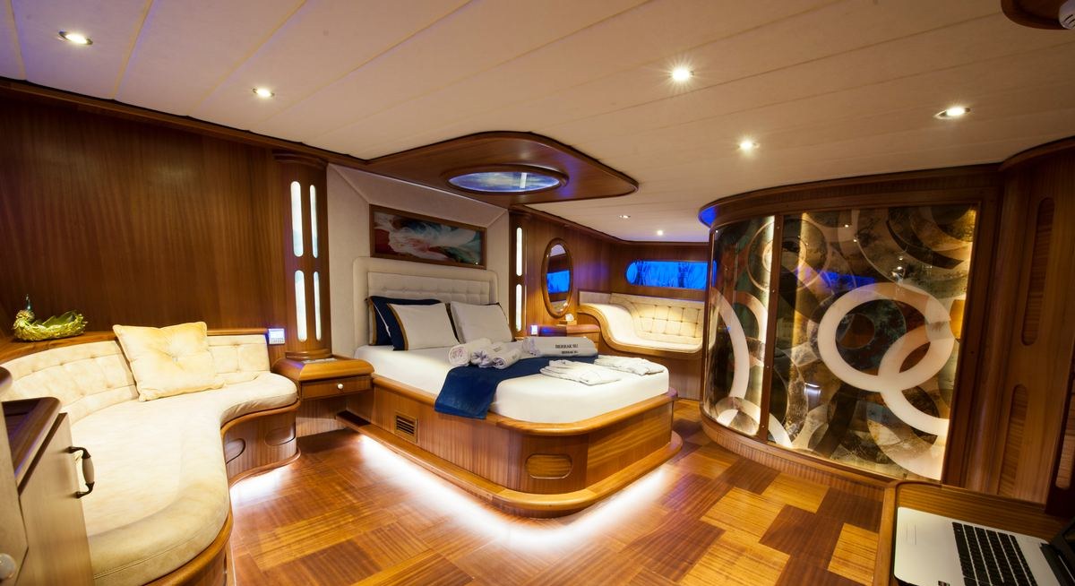 BERRAK SU yacht charter 4