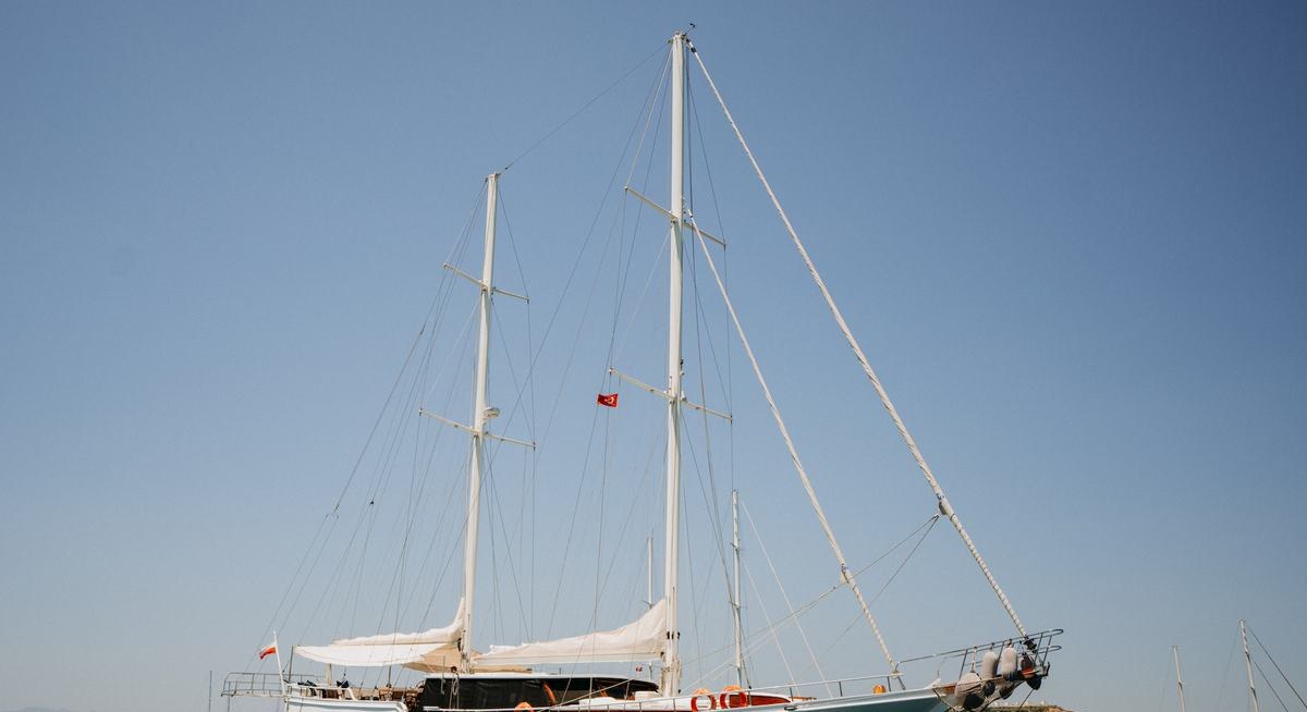 BEYAZ LALE yacht charter 1
