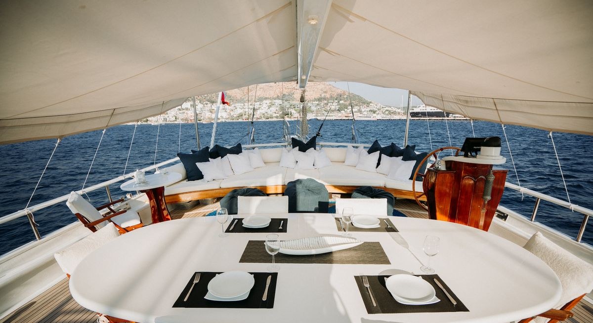 BEYAZ LALE yacht charter 4