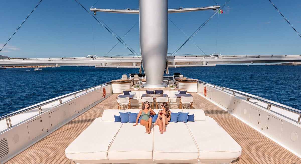 BLACK PEARL yacht charter 3