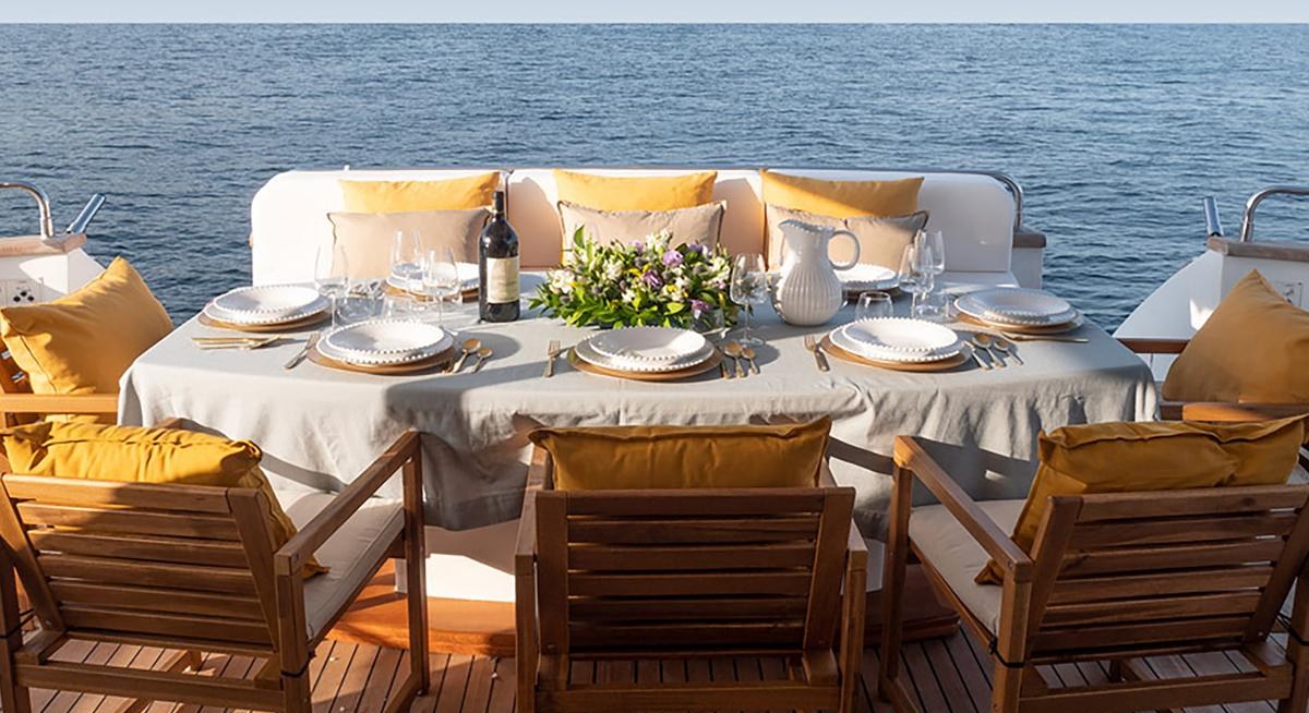 BLUE GOLD yacht charter 4